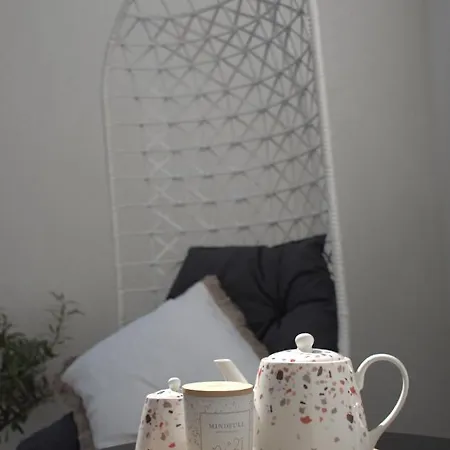 Square Center Apartment *